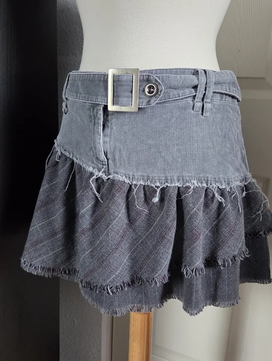 Y2k vintage grey denim layered skirt attached belt zip pockets Sz 11 Miss Bisou - Picture 3 of 4